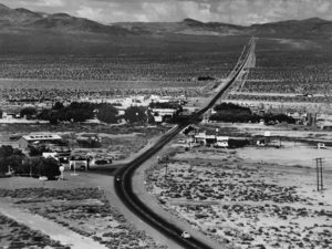 155 - Andreas Feininger, Road running through desolate desert town, 1946