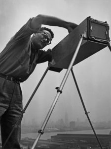 156 - Andreas Feininger, With camera, 50,5 x 40,5 / 39,9 x 38,2 -SNAPShot-gallery-Munich